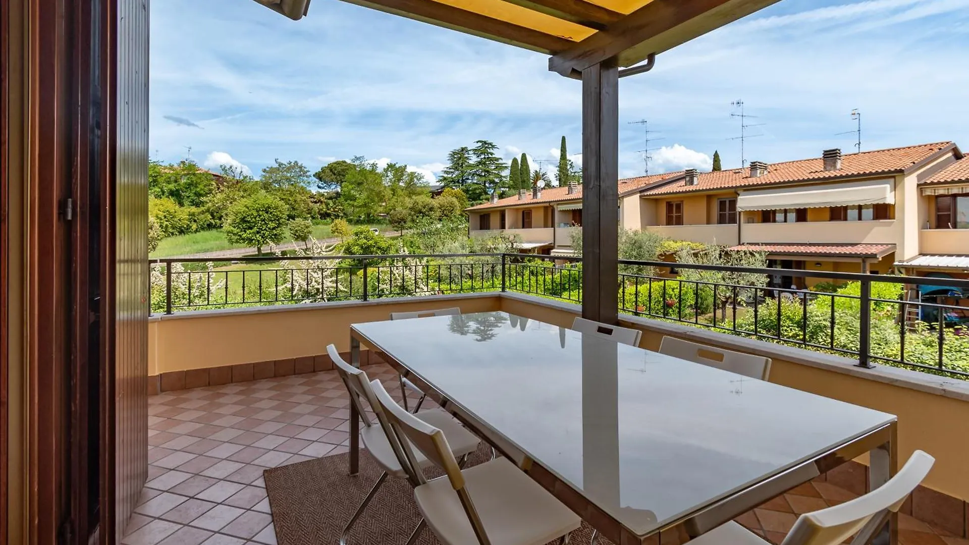 Montinelle Residence - F&L Apartment 0*,